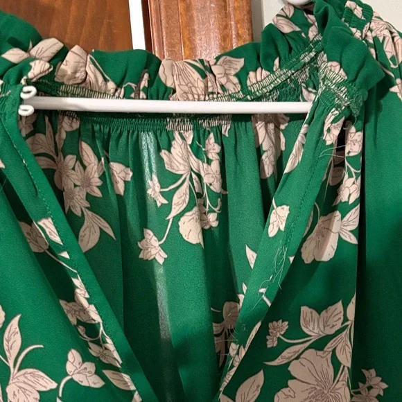 Floral Green Women's Top - Picture 3 of 9